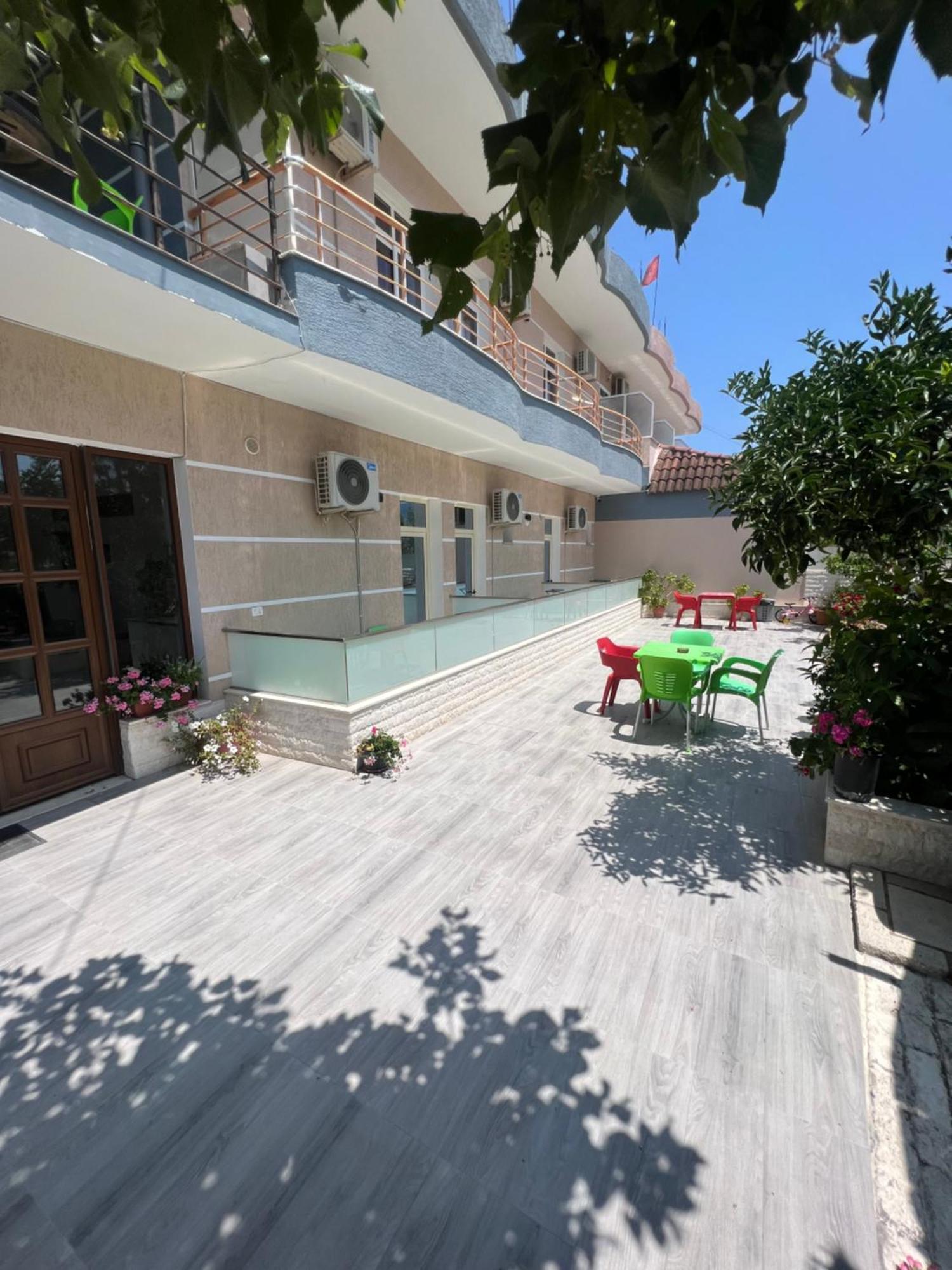 Hotel Villa Flowers Vlorë Extérieur photo