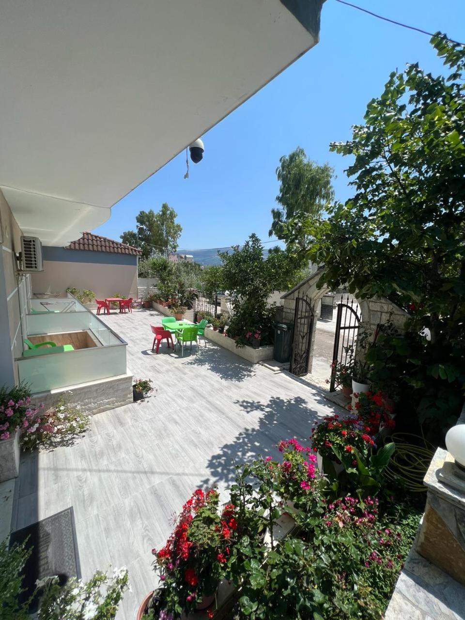 Hotel Villa Flowers Vlorë Extérieur photo