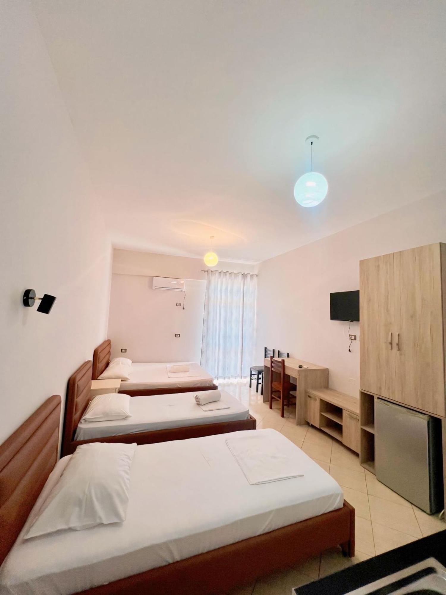 Hotel Villa Flowers Vlorë Extérieur photo